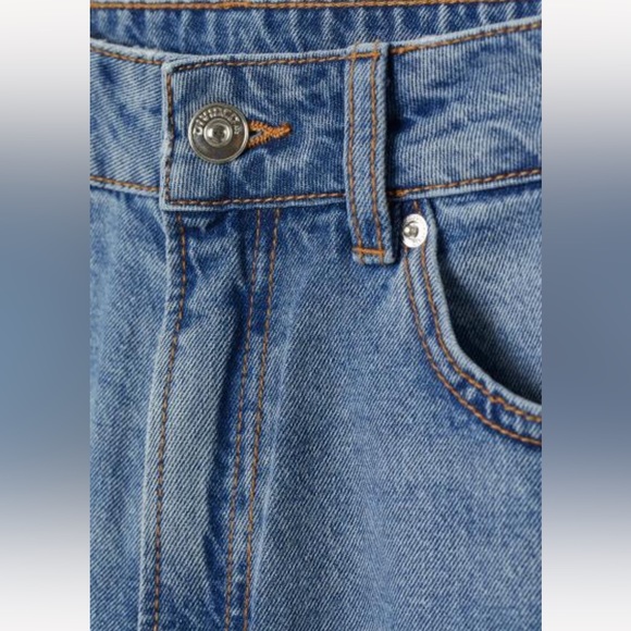H&M hm Ultra High Waist Ankle Length Mom Jeans Light denim blue Loose size 6 New - Picture 3 of 9